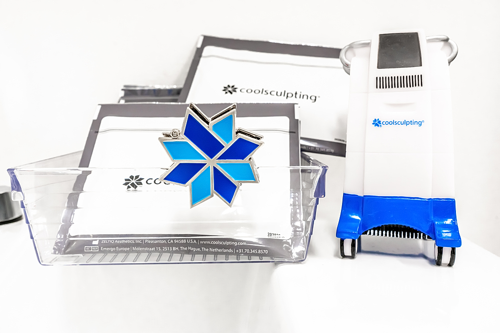CoolSculpting applicators positioned on abdomen