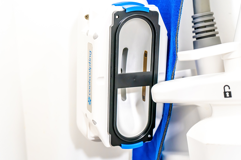 coolsculpting applicator during fat freezing session