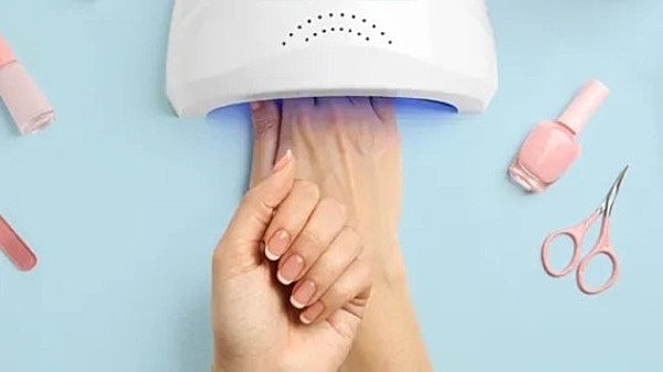 Dr. Sharrón Manuel Featured in Everyday Health discussing gel manicures and women's health.