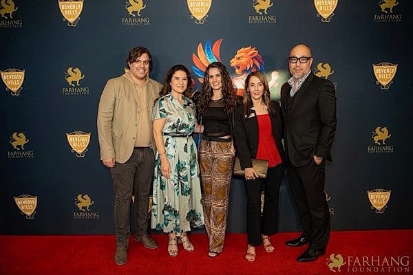 HRC Fertility's Kerry Ayazi hosts a delegation of members at a Farhang Foundation event.