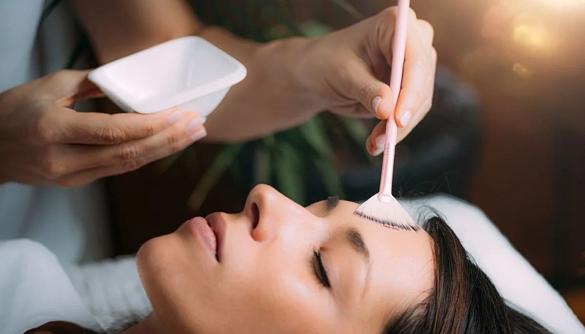 Step-by-Step Guide: What Happens During a Chemical Peel Treatment?
