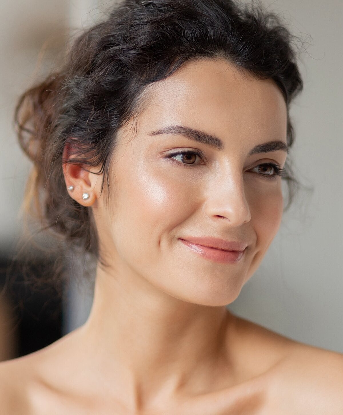 Woman with long, dark hair and natural makeup.