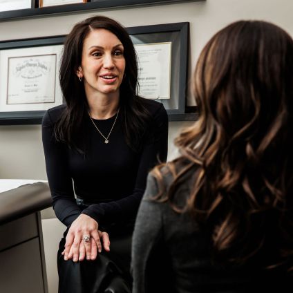 ratanshi plastic surgery staff consulting with a patient model